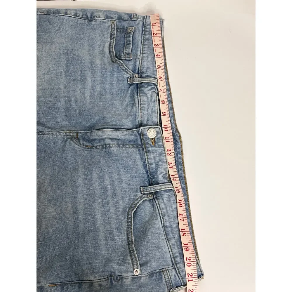 Torrid Mid Rise Shortie Denim Shorts Plus Size 22 Light Wash Raw Hem Stretch